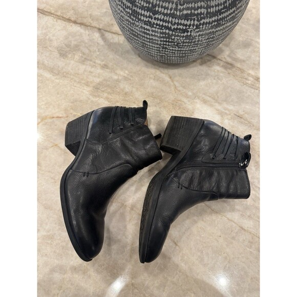 Lucky Brand Giovanna black leather cut-out ankle booties Women’s 8.5m rivets EUC - Picture 13 of 16
